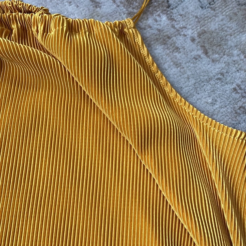 H&M Gold Ribbed Tank - Picture 3 of 4